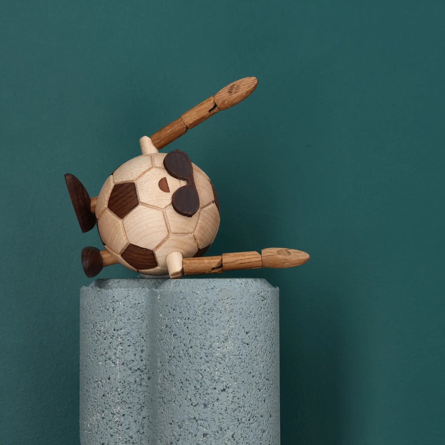 Spring Copenhagen Billy Ball Fotboll Trädekoration 7 cm, Lönn