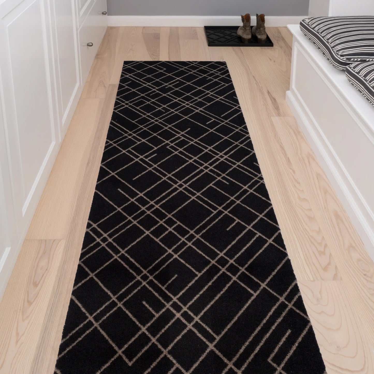 Tica Copenhagen Lines Matta 200x67 cm, Sand/svart