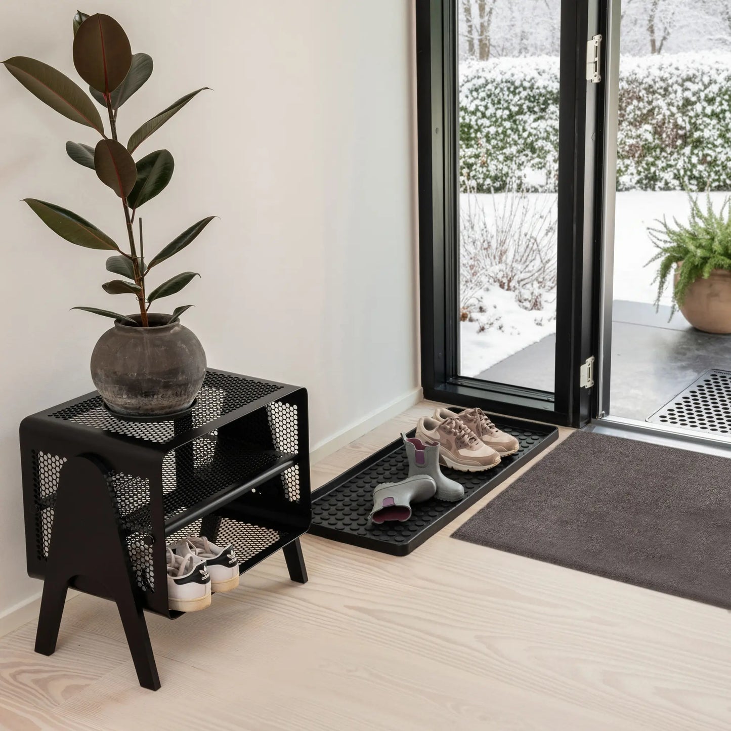 Tica Copenhagen Dot Skomatta 88x38 cm, Svart
