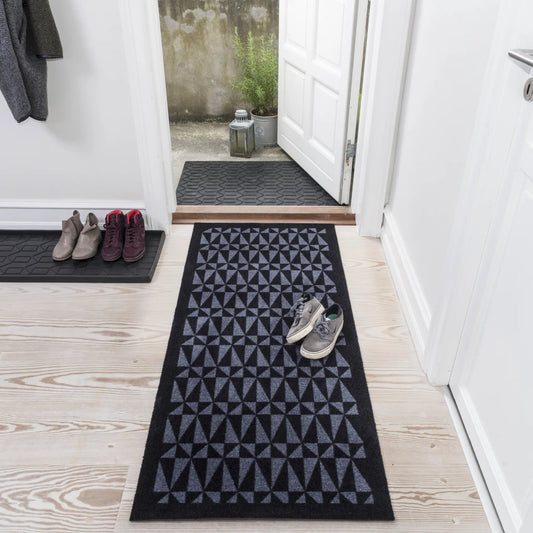 Tica Copenhagen Graphic Skomatta 88x38 cm, Svart