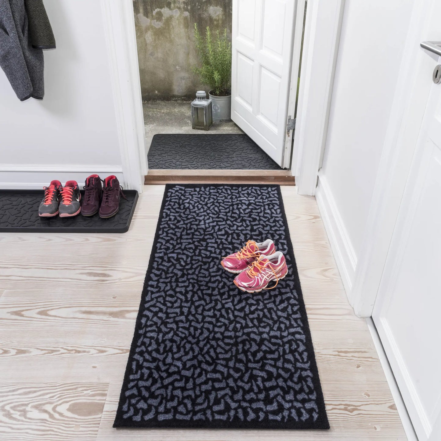 Tica Copenhagen Footwear Skomatta 88x38 cm, Svart