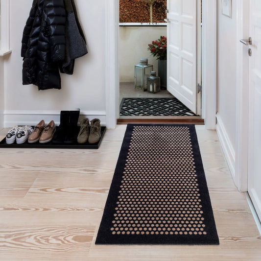 Tica Copenhagen Dot Matta 150x67 cm, Svart/beige