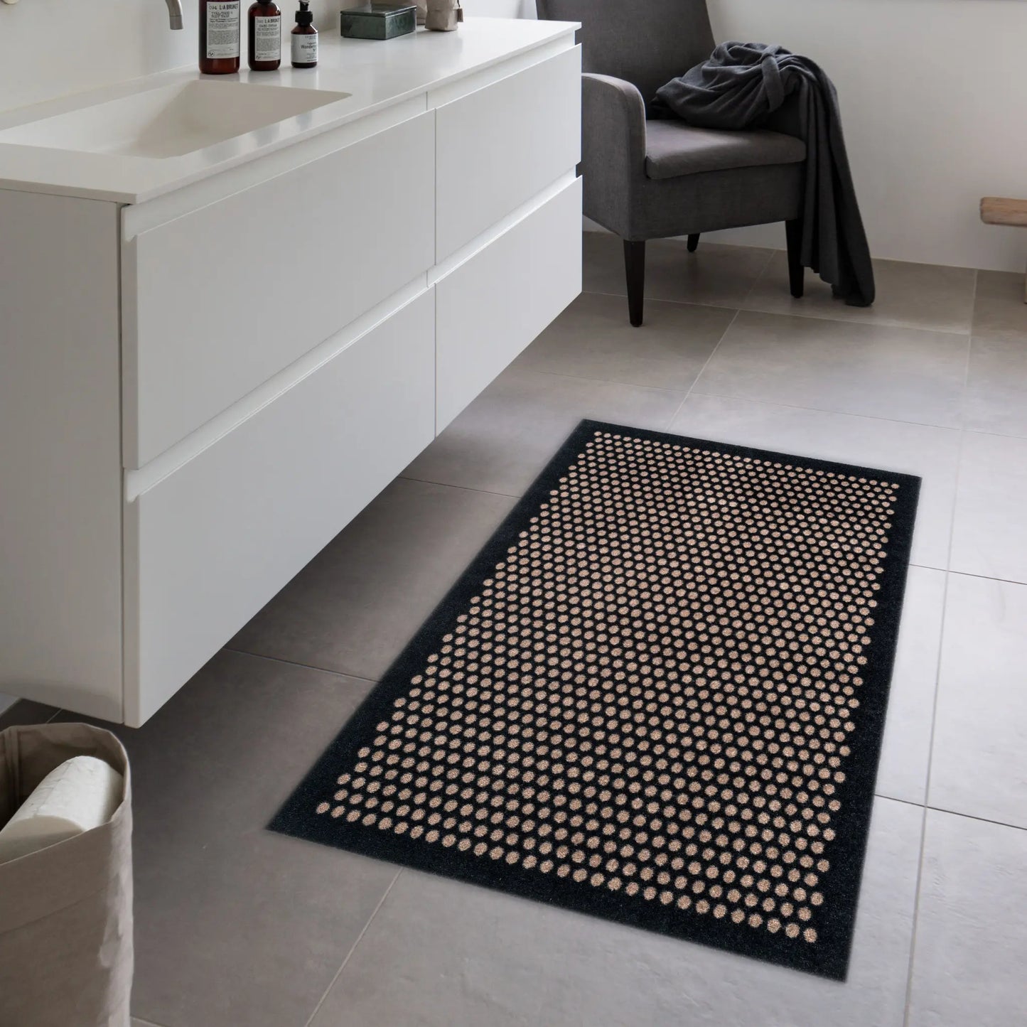 Tica Copenhagen Dot Matta 130x90 cm, Svart/beige