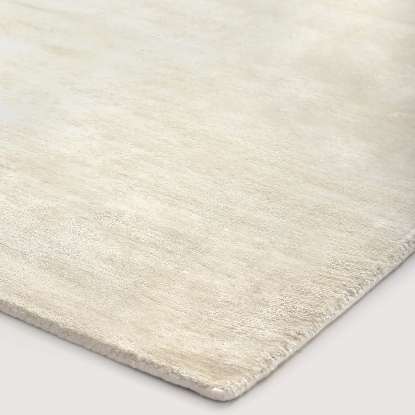 Tinted Objects Backfjall Viskosmatta 250x350 cm, Beige/vit