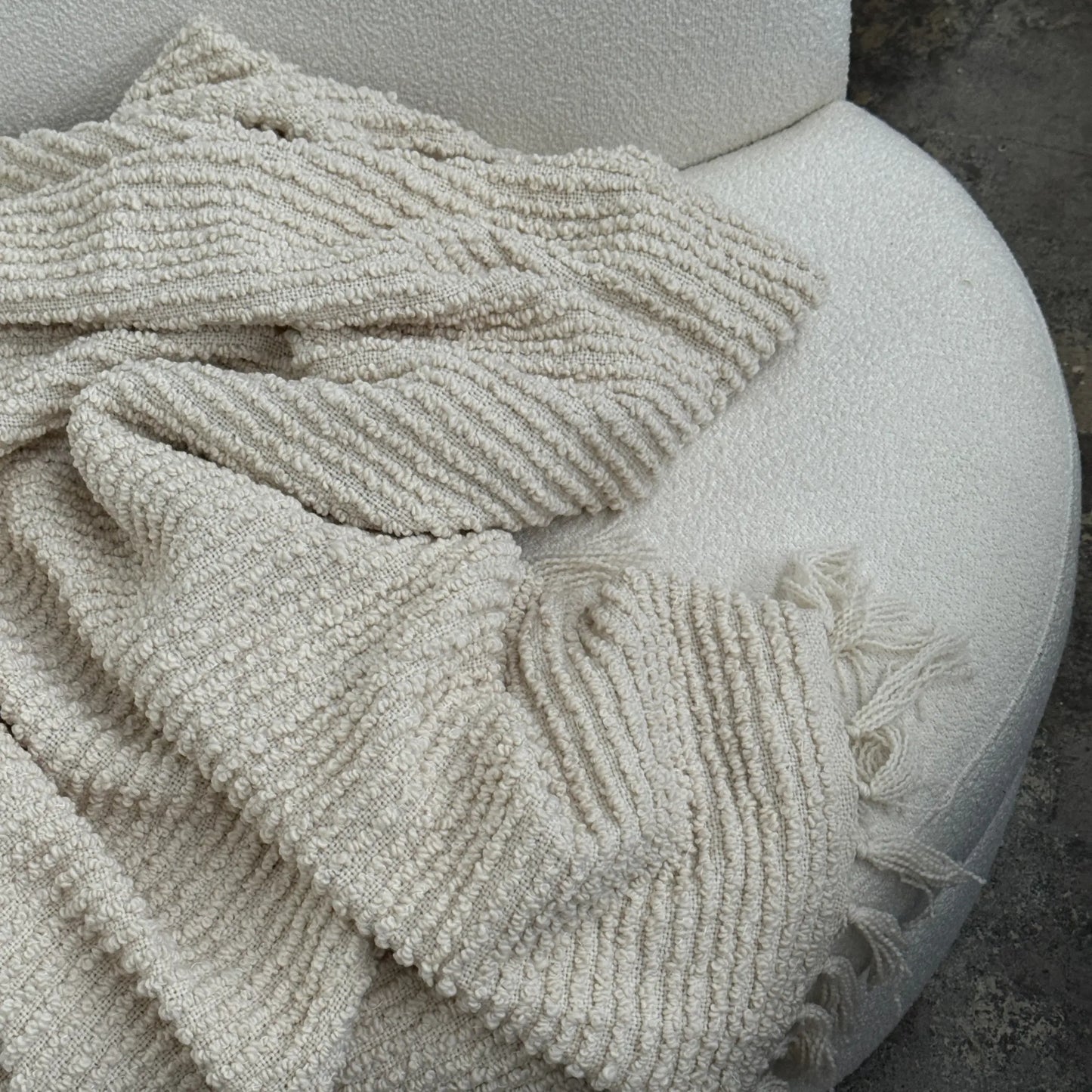 Tinted Objects Janzen Bouclé-filt 130x170 cm, Enfärgad Benvit/naturvit