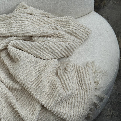 Tinted Objects Janzen Bouclé-filt 130x170 cm, Enfärgad Benvit/naturvit