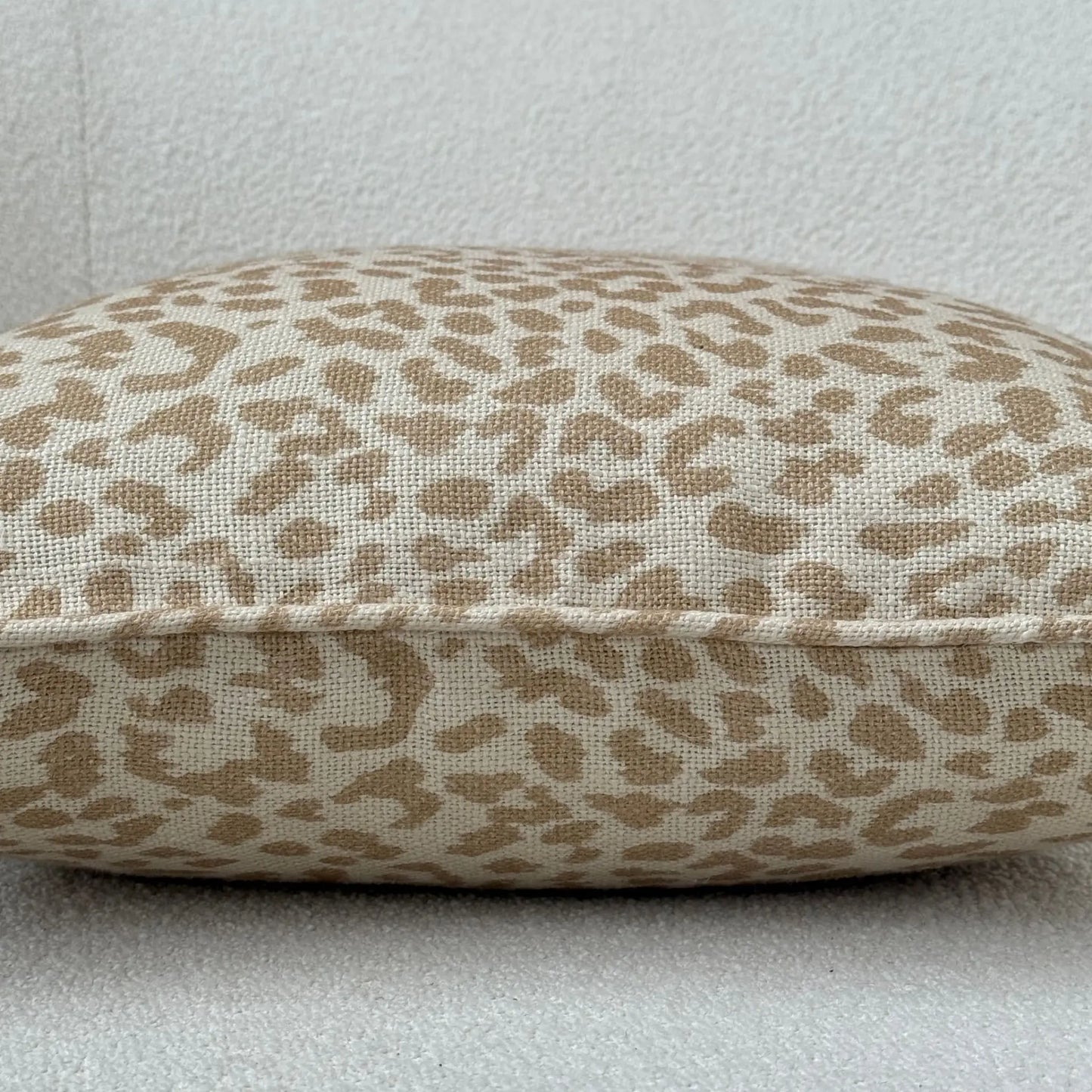 Tinted Objects Norell Leopardkudde 50x50 cm, Beige/offwhite