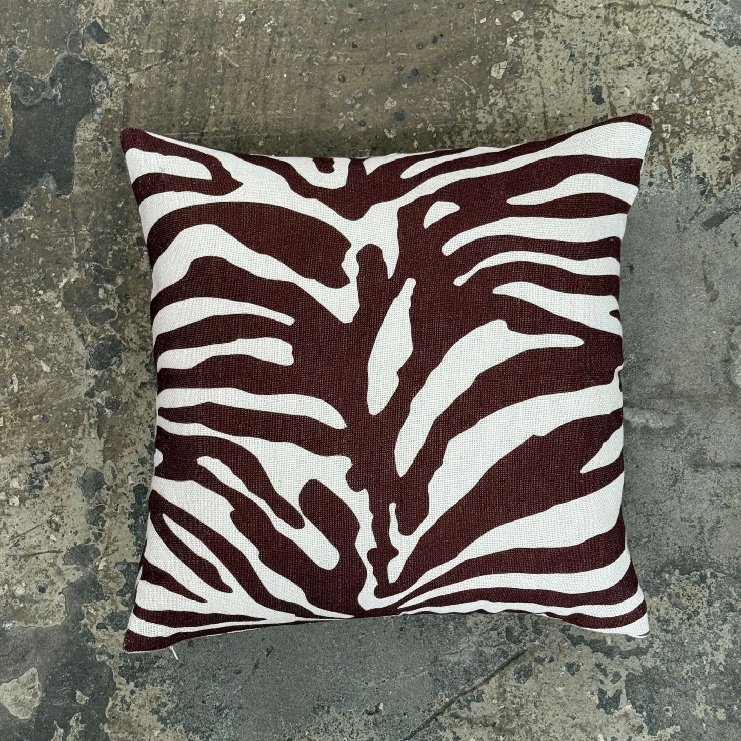 Tinted Objects Lång Kudde 50x50 cm, Brun