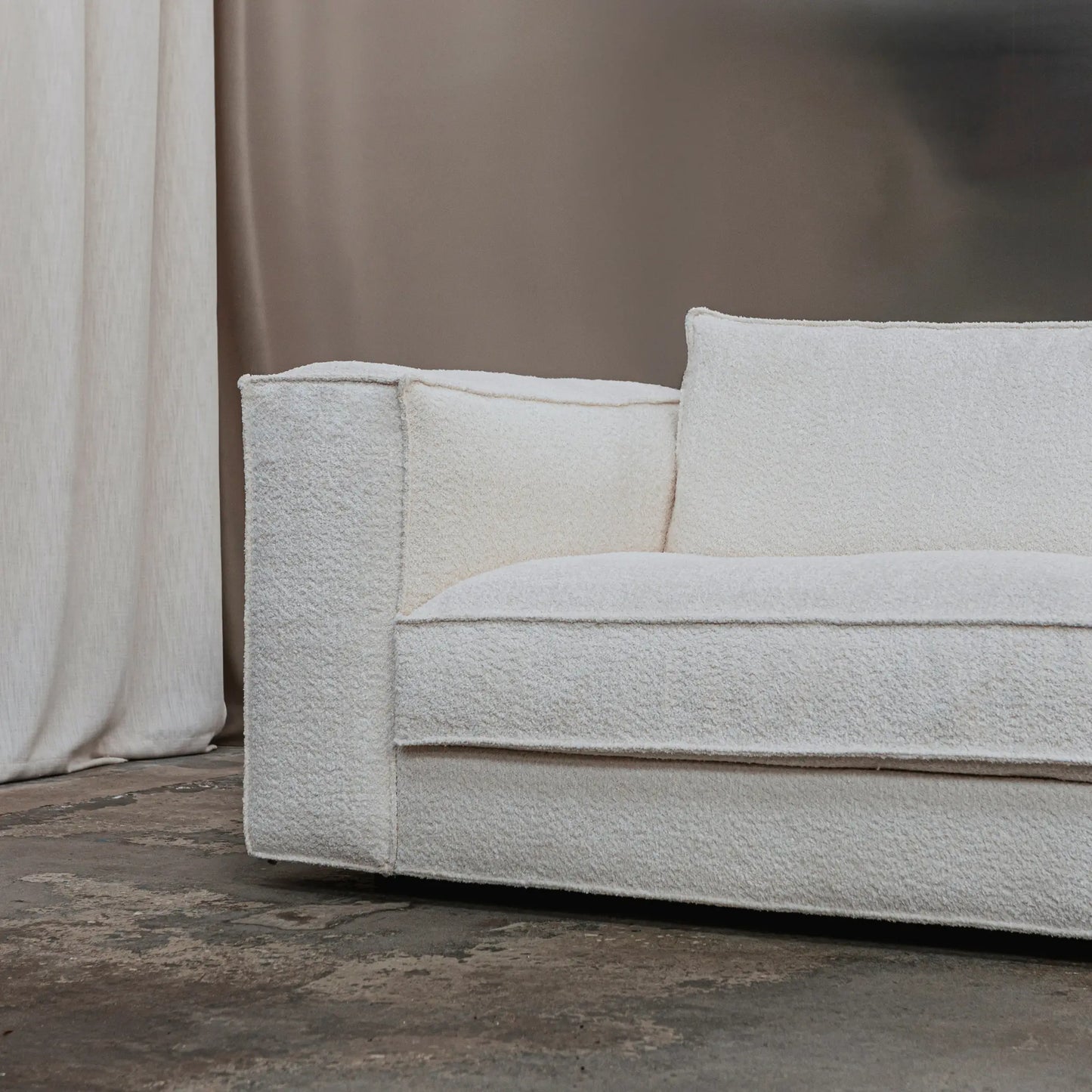 Tinted Objects Klinge Soffa Bouclé Classic, Offwhite