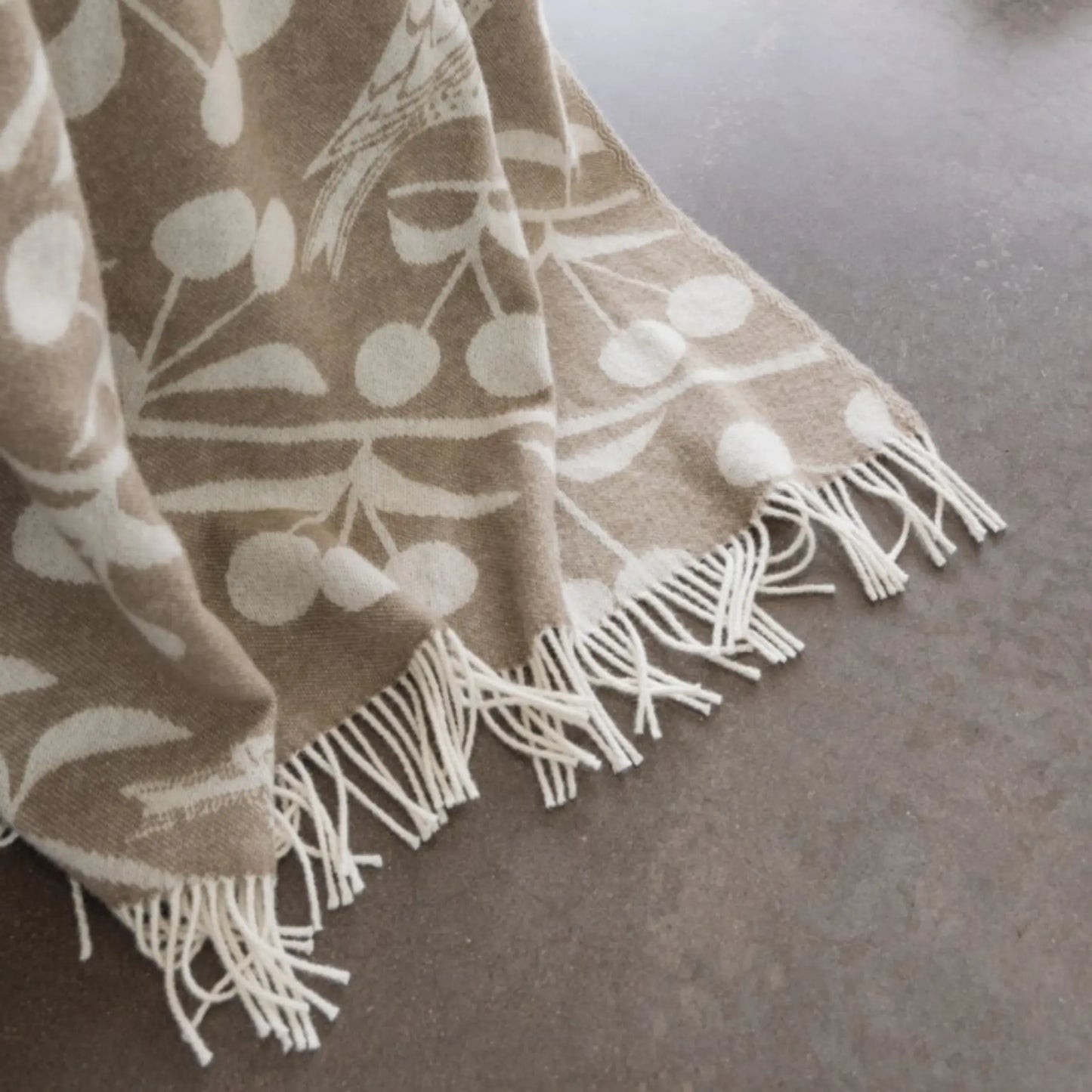 Almedahls Körsbärsträdgården Pläd 130x170cm, Brun Off White