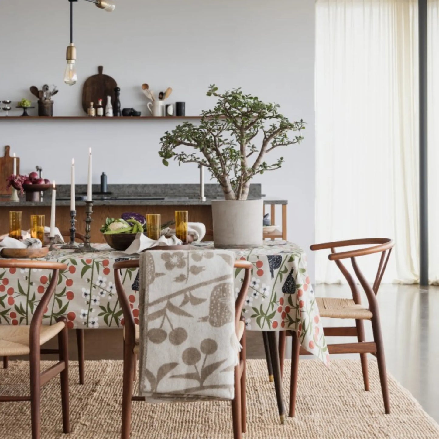 Almedahls Körsbärsträdgården Duk 145x250cm, Beige