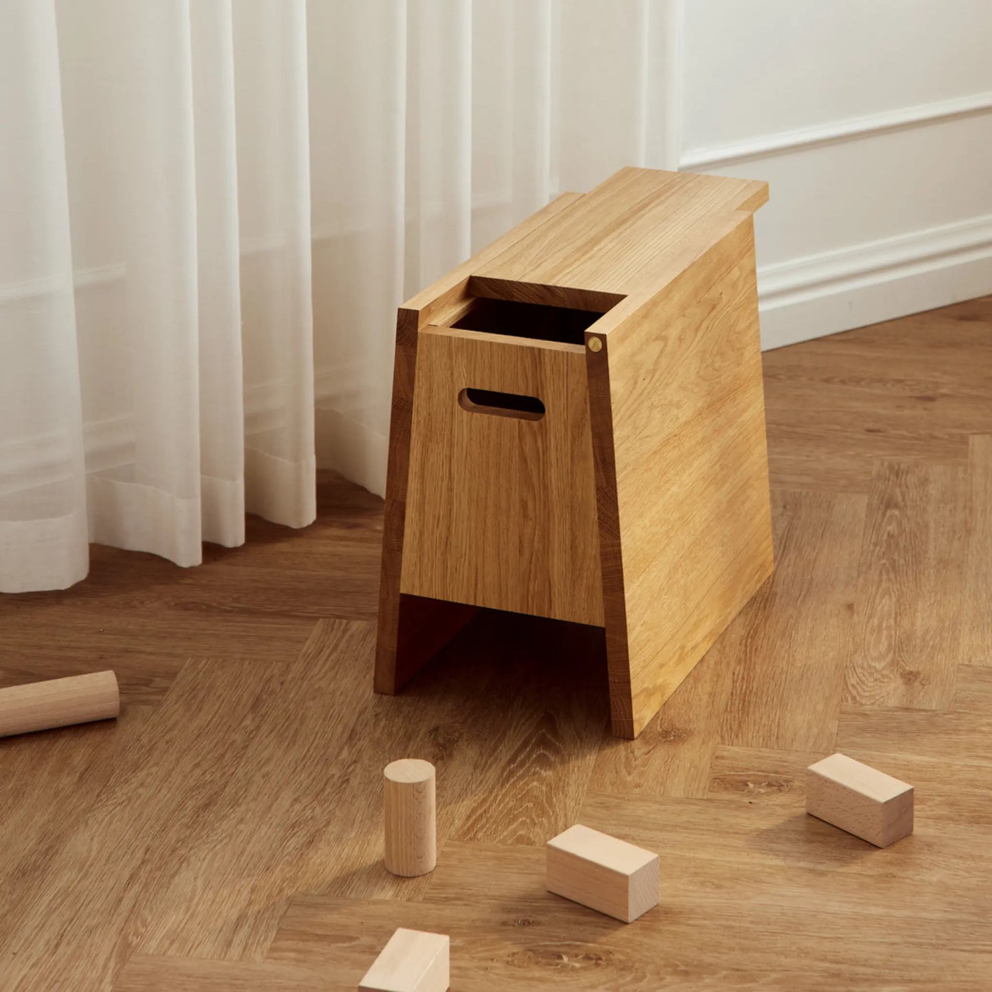 Andersen Plinth Pall, Natur
