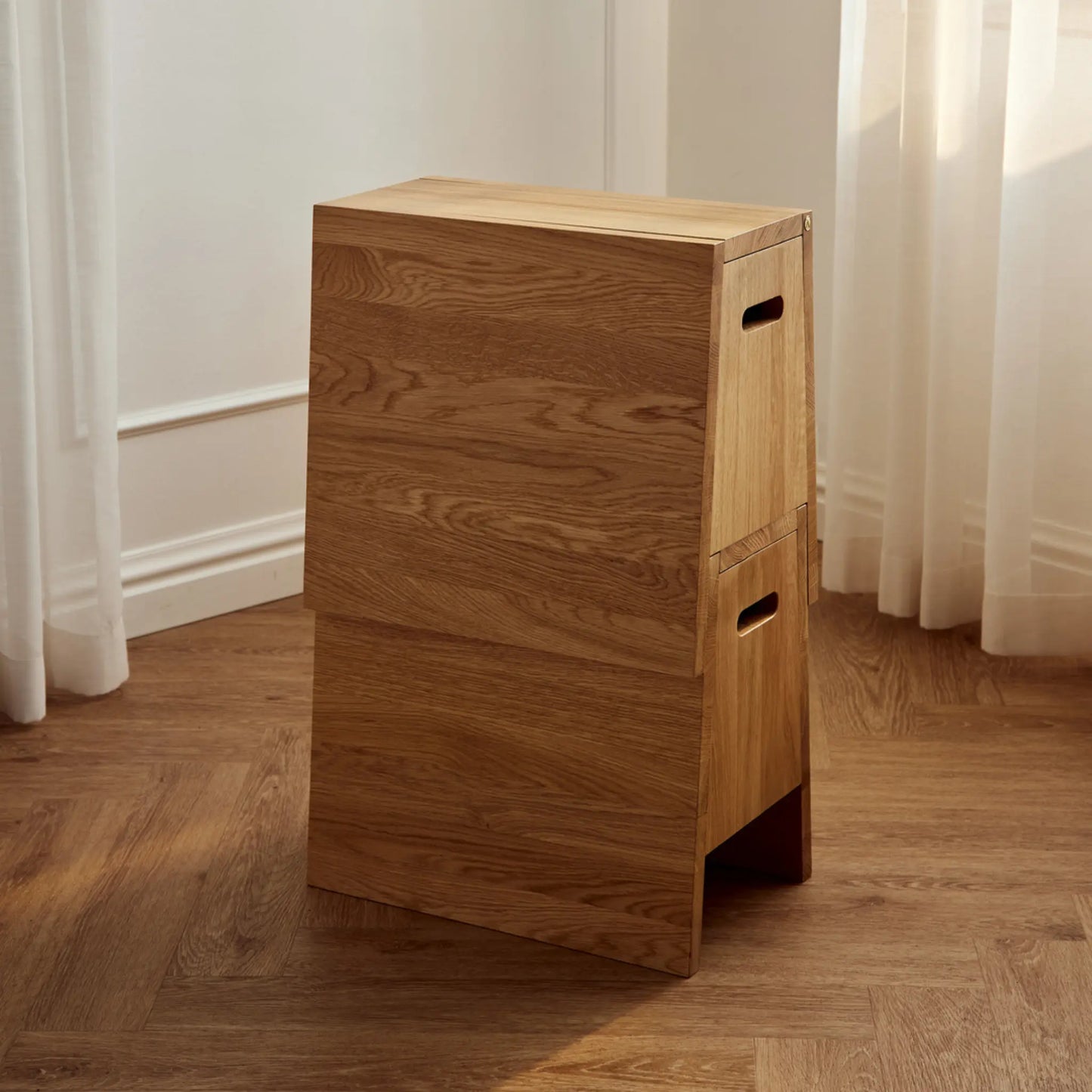 Andersen Plinth Pall, Natur