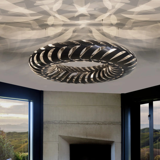 David Trubridge Maru Taklampa 140 cm, Svart