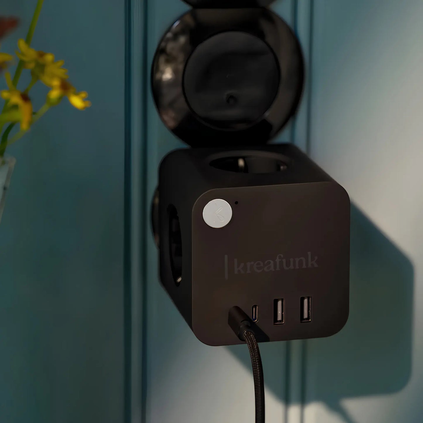 Kreafunk Ampie Grenuttag Eu Usb-a/Usb-c, Svart