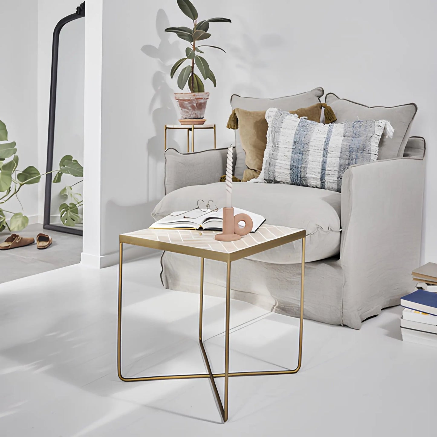 Lene Bjerre Traville Pelarbord Ø27.5 cm, Linne/ljusguld