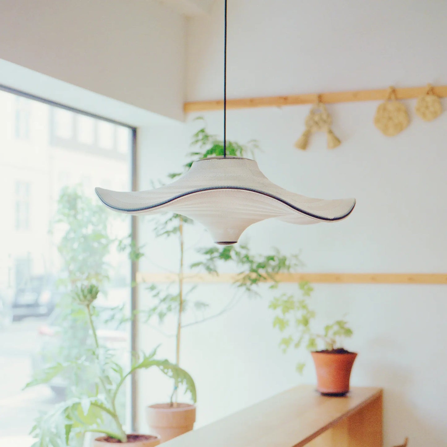 Made by Hand Flygande Taklampa Ø78, Haze Blue