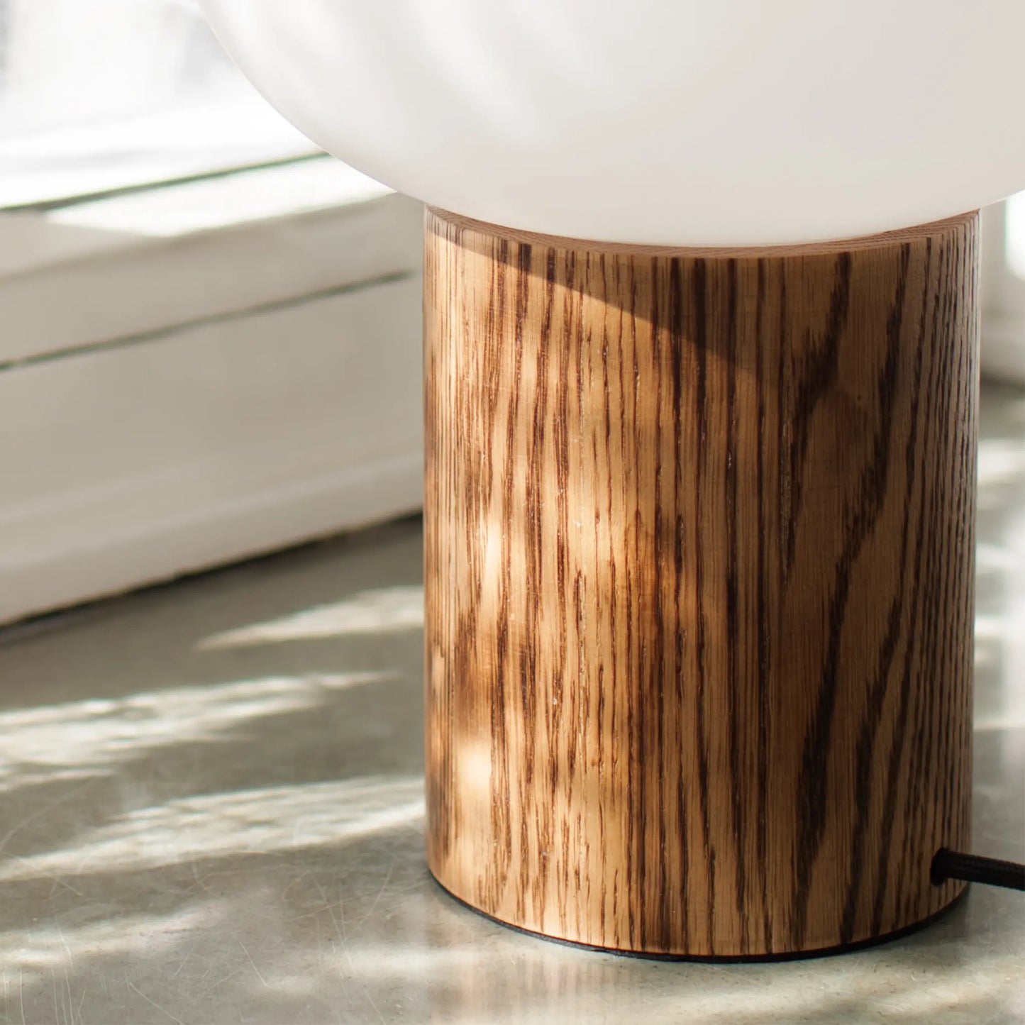 Markslöjd Skene Bordslampa 1 l, Vit/Bränt Trä