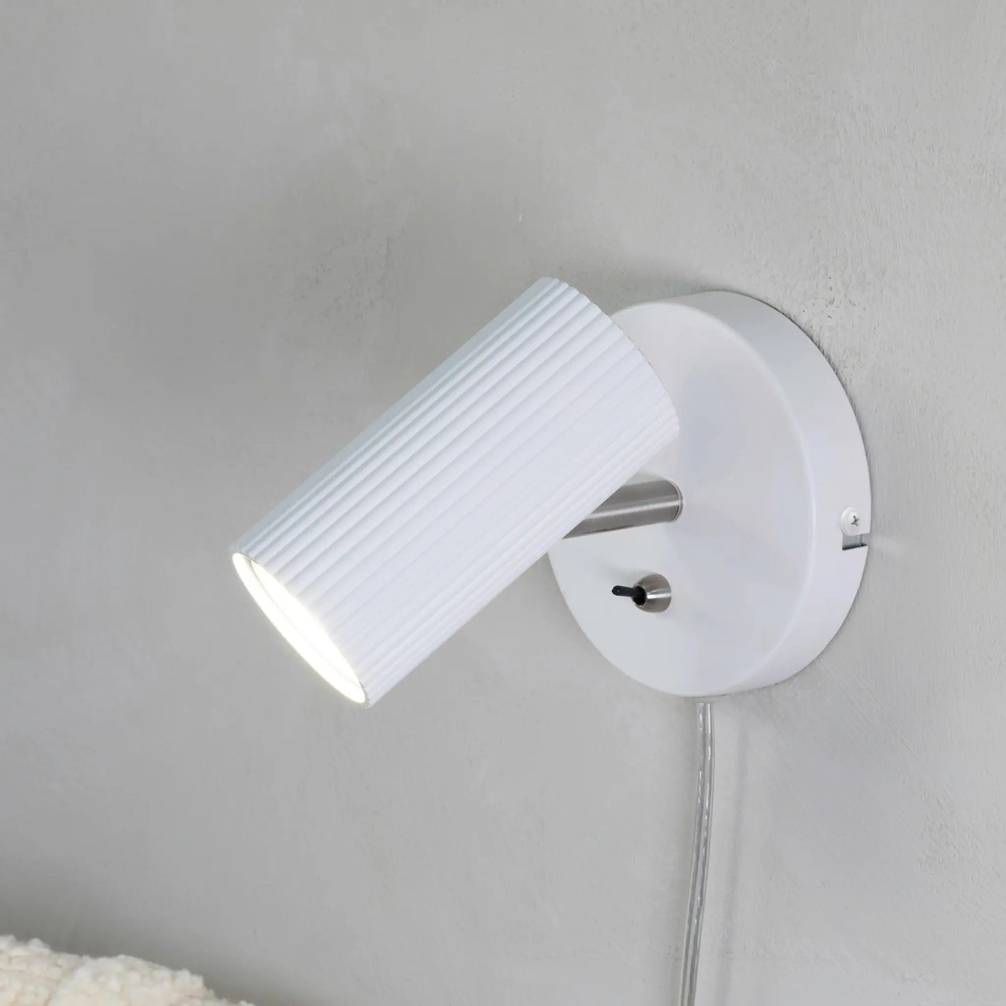 Markslöjd Costilla Vägglampa, Vit/Satinnickel