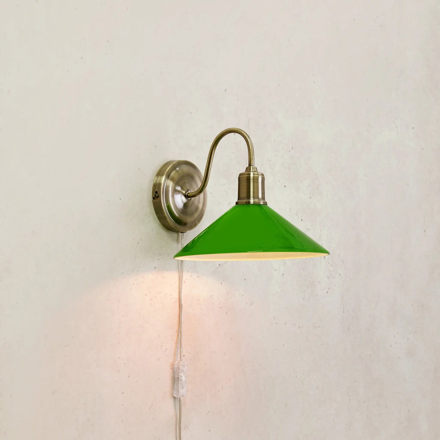 Markslöjd Vela Vägglampa 1 l, Antikmässing/Grön