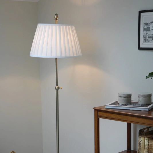 Markslöjd Oxford Golvlampa, Offwhite/Antik Mässing