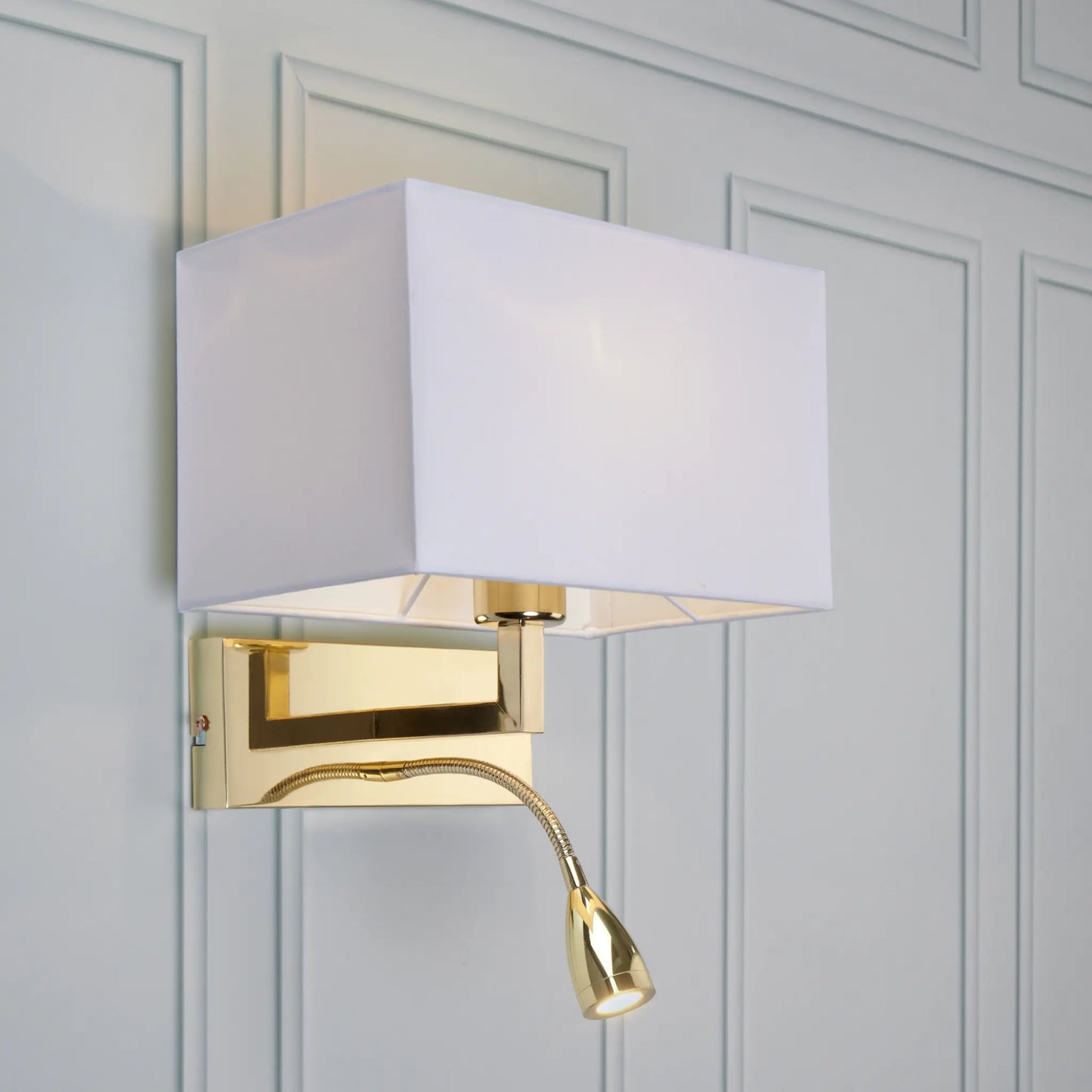 Markslöjd Savoy Vägglampa 2 l, Mässing/Vit