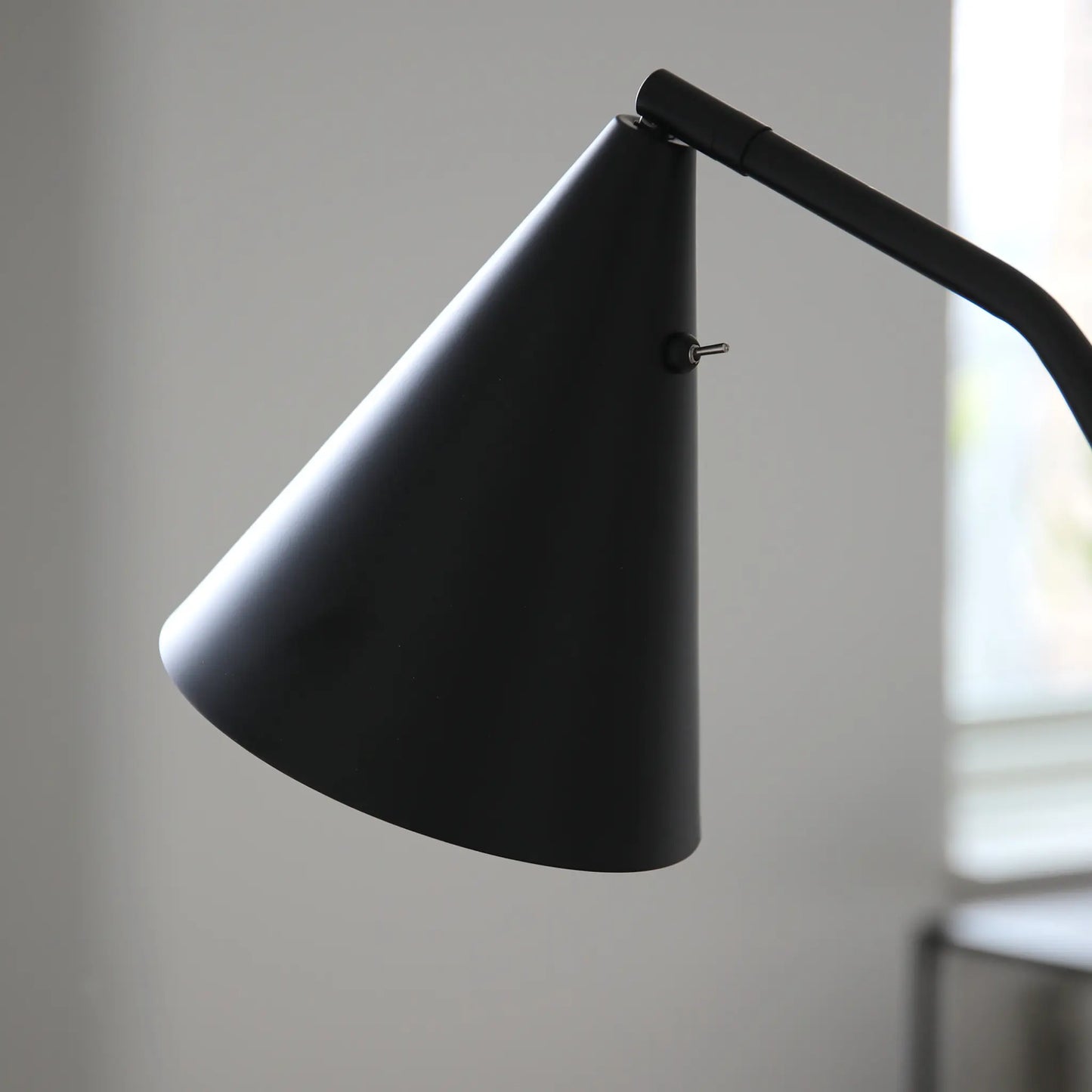 Markslöjd Funil Golvlampa 3-Stegs Led, Svart