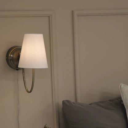 Markslöjd Amar Vägglampa, Offwhite/Antik Mässing