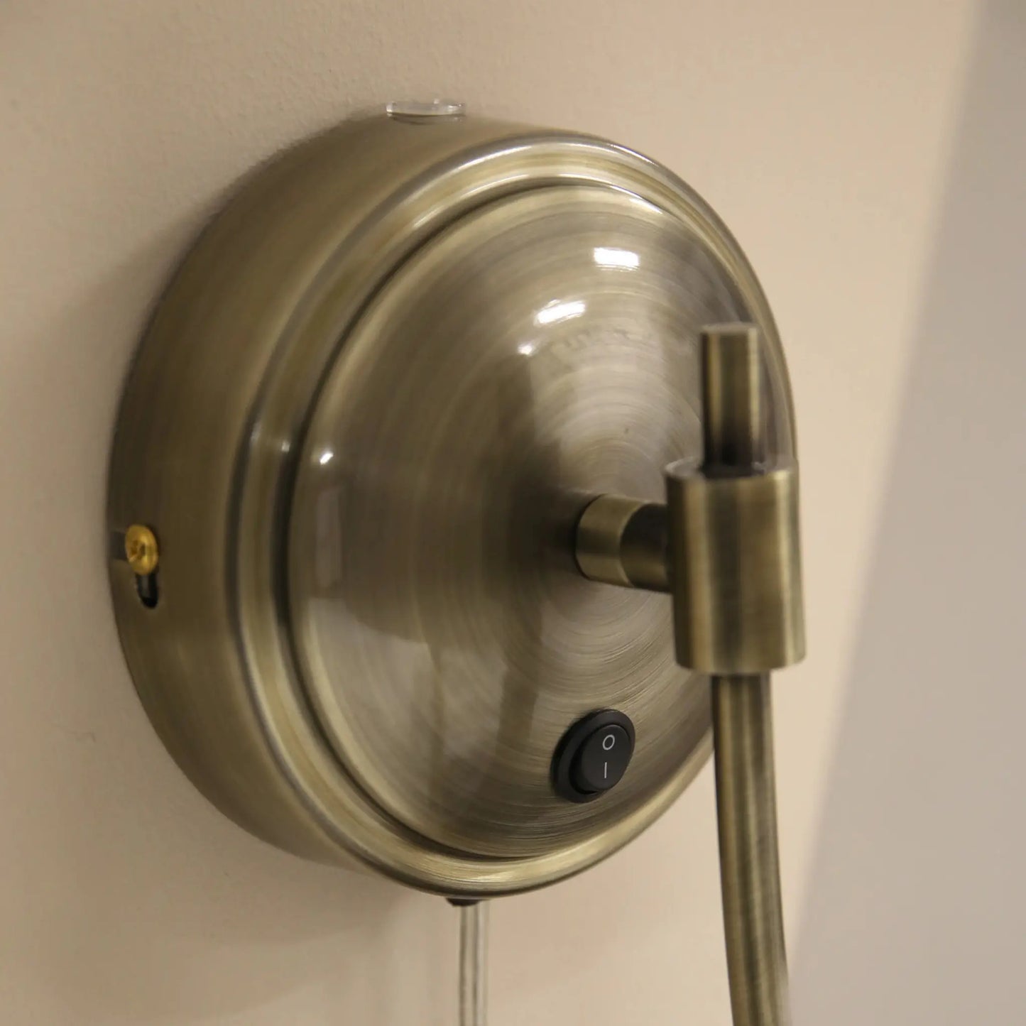 Markslöjd Amar Vägglampa, Offwhite/Antik Mässing