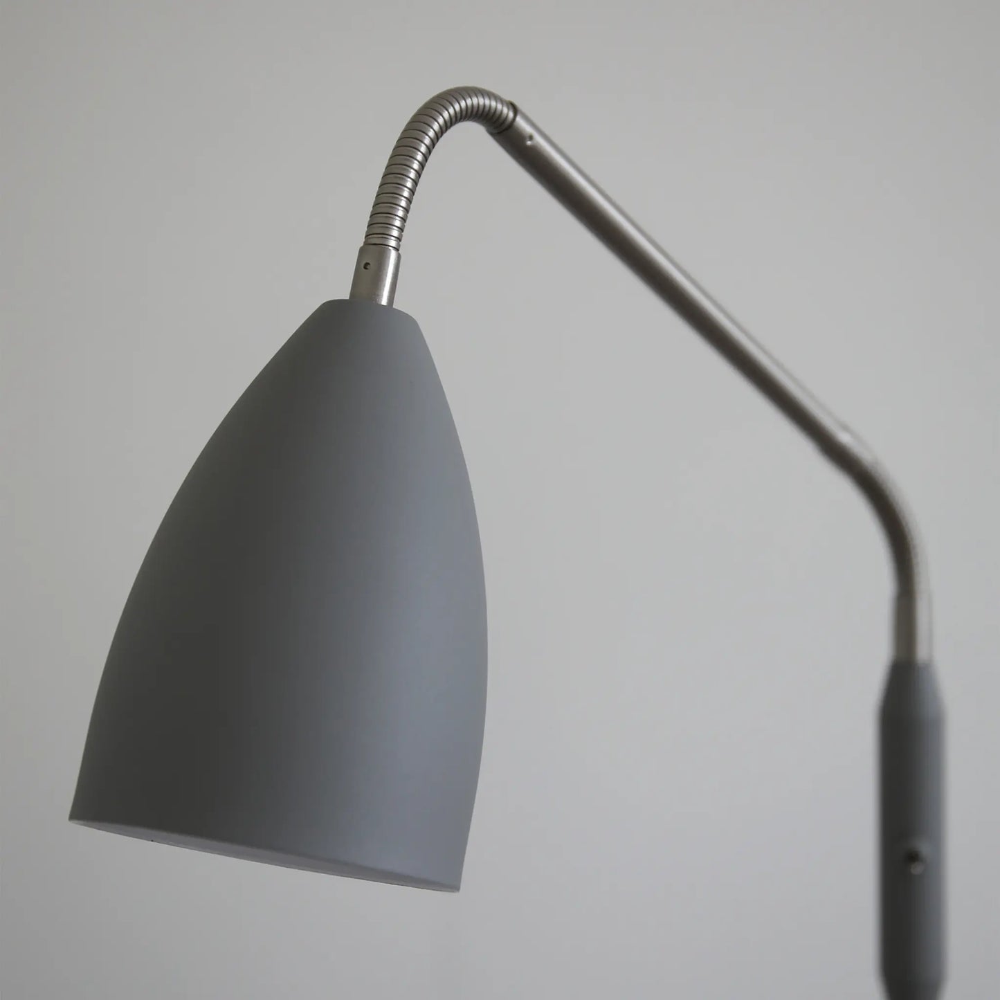 Markslöjd Patro Golvlampa 3-Stegs Led, Grå