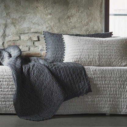 Mogihome, Mika Kuddfodral, Grå-Silvra Home