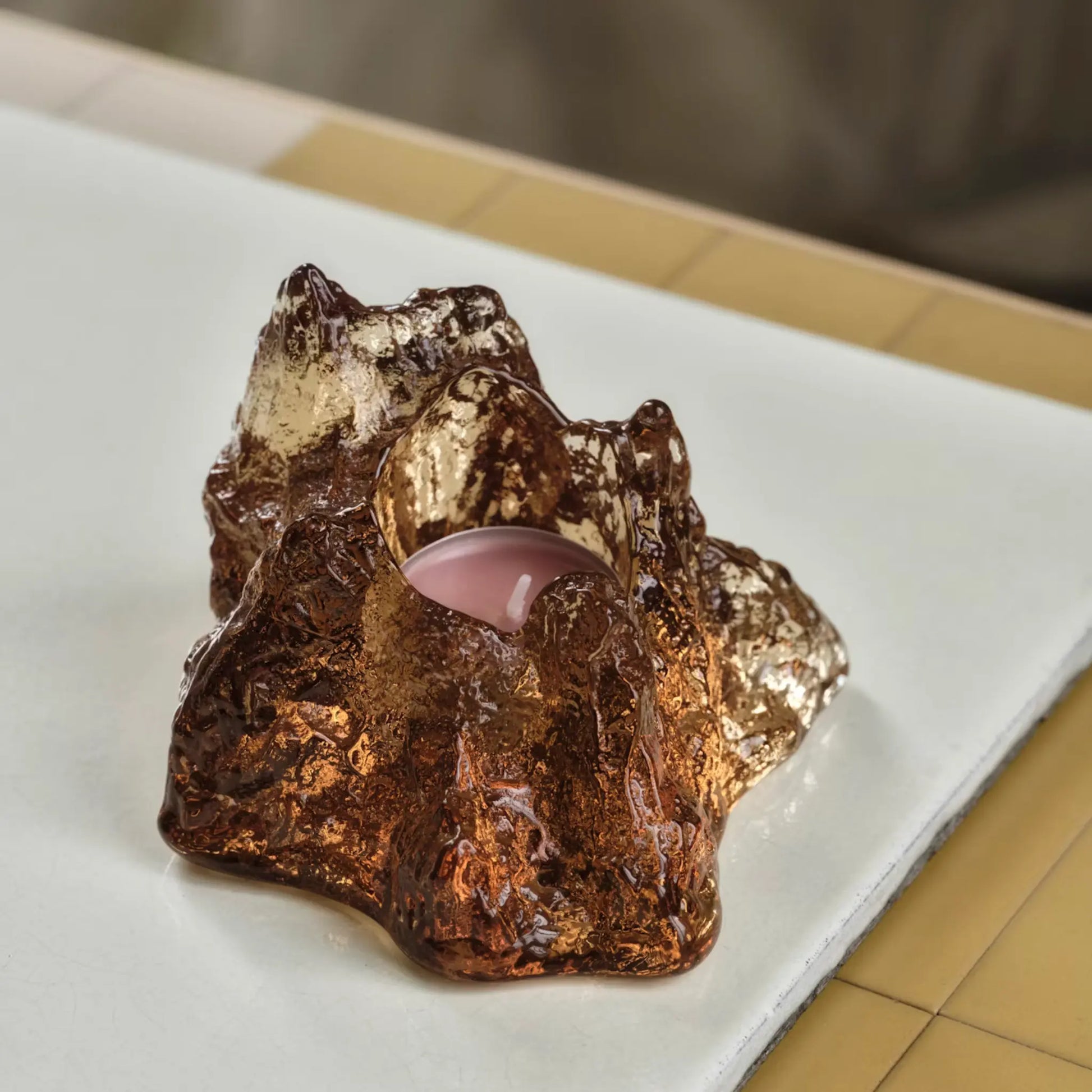 Kosta Boda, The Rock Ljuslykta 9,1 cm, Brons-Silvra Home