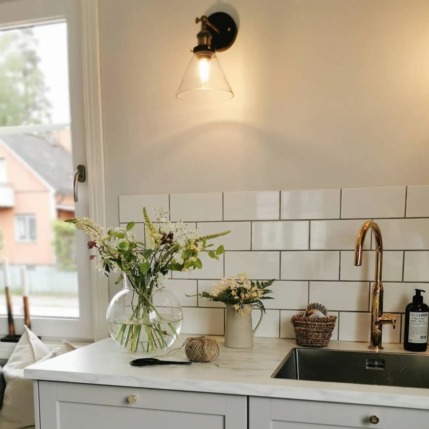 PR Home Lambda Vägglampa 18 cm, Svart/Mässing