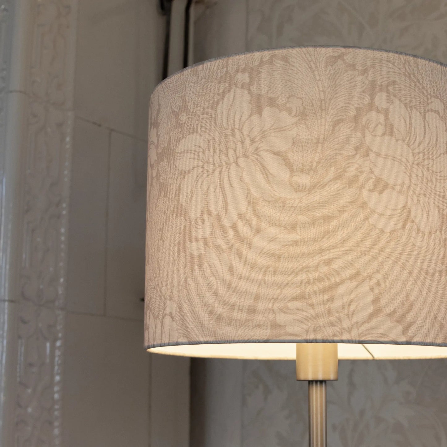 PR Home Amy Golvlampa Krom 25cm, Acanthus