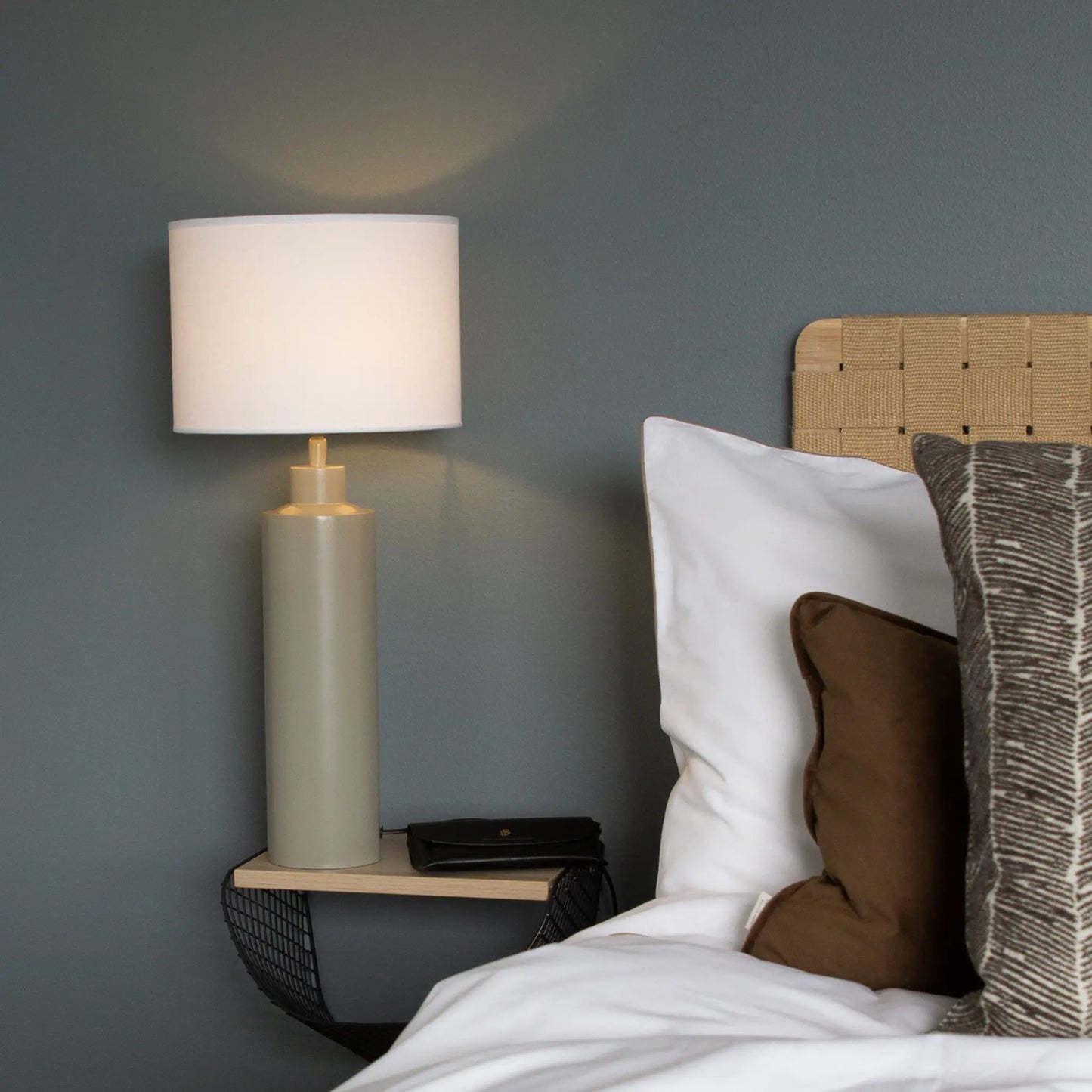 PR Home Solo Bordslampa 65 cm, Vit/Matt Beige
