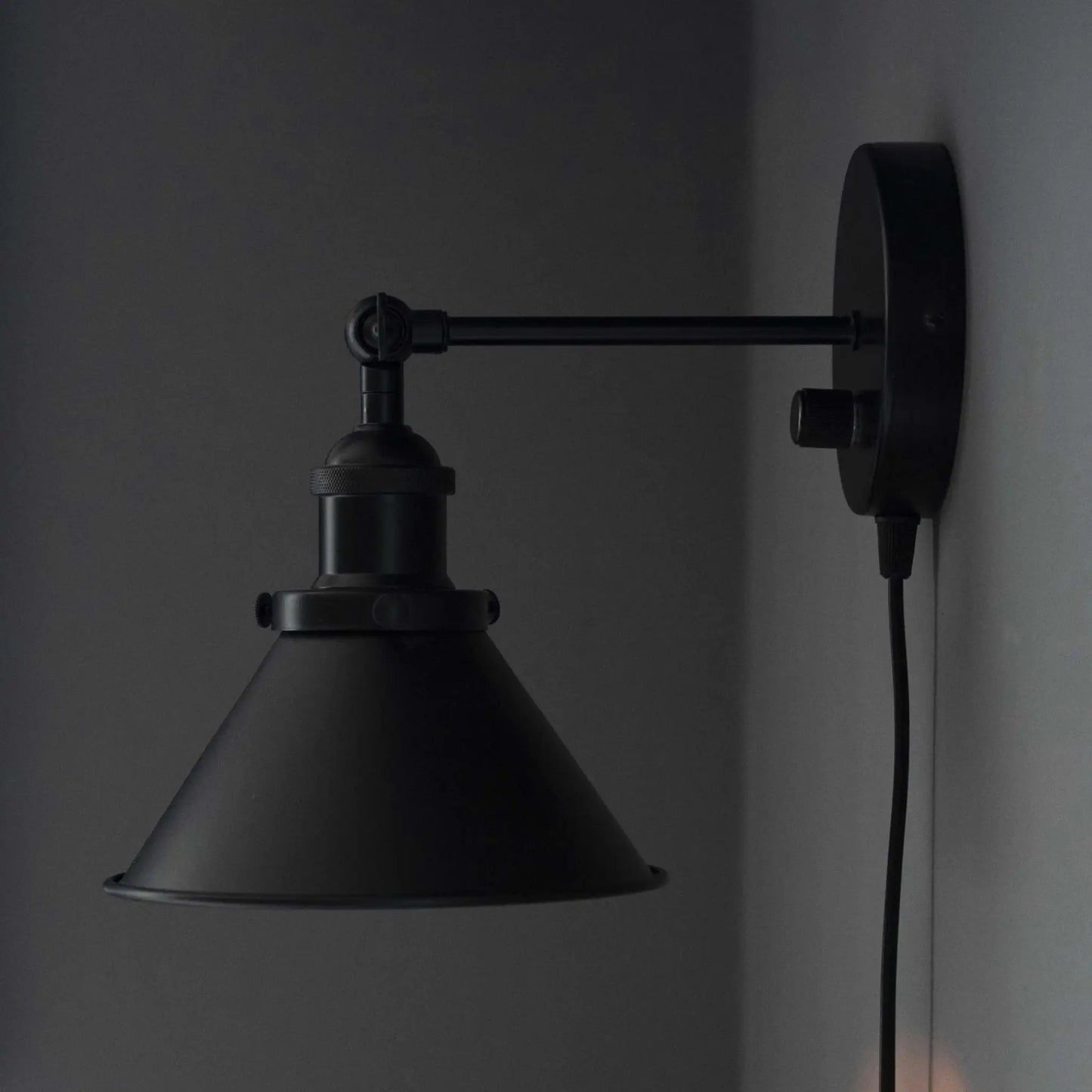 PR Home Anton Vägglampa 18cm Dimbar, Svart
