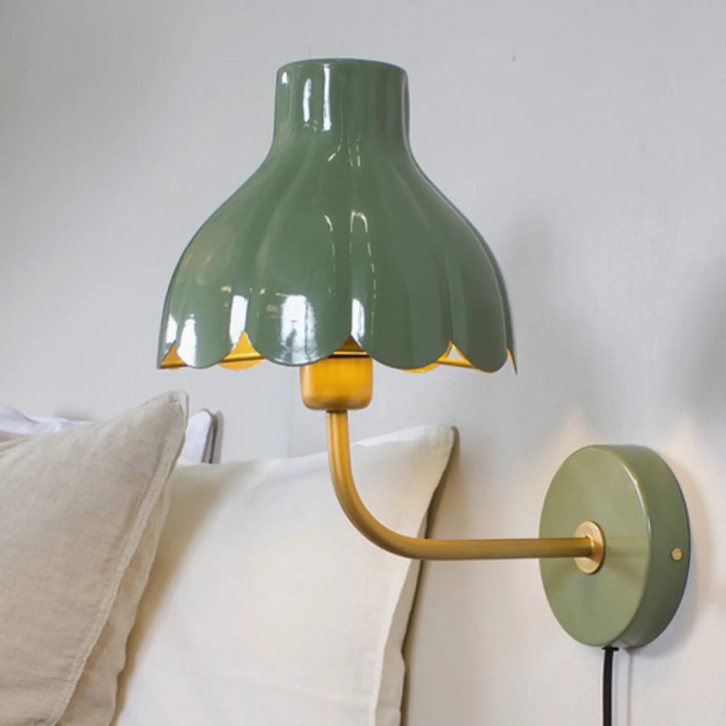 PR Home Wells Vägglampa 21cm, Mossa/Guld