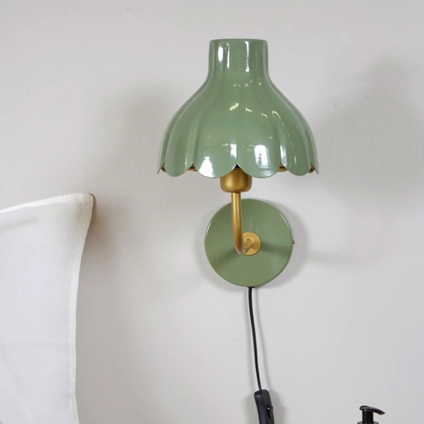 PR Home Wells Vägglampa 21cm, Mossa/Guld