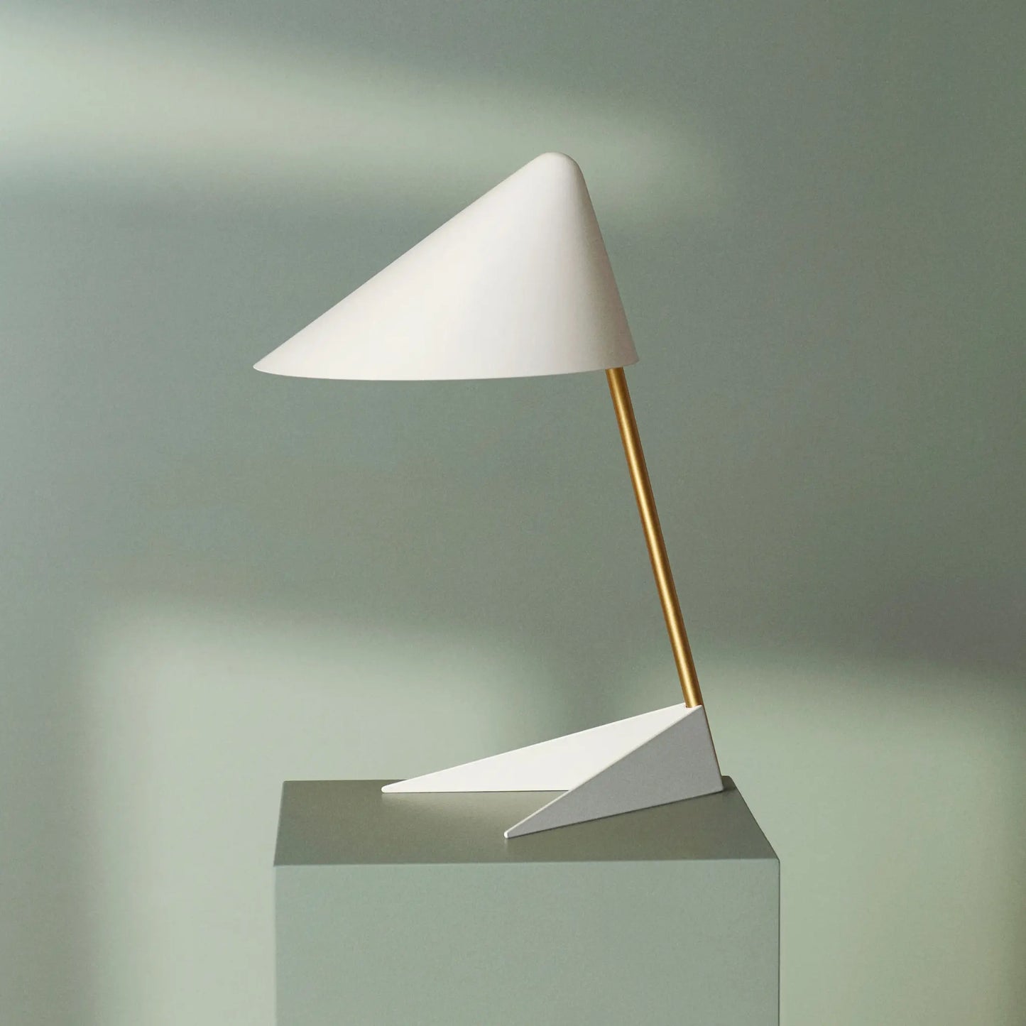 Warm Nordic Ambience Bordslampa, Warm White, Brass