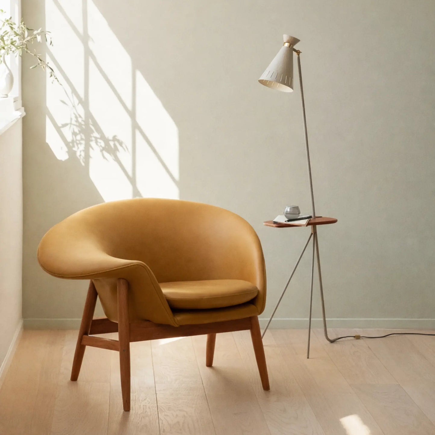 Warm Nordic Cone Golvlampa, Pure Cashmere, Teak