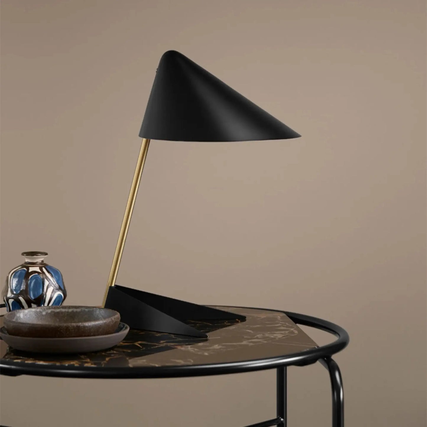 Warm Nordic Ambience Bordslampa, Black Noir/brass